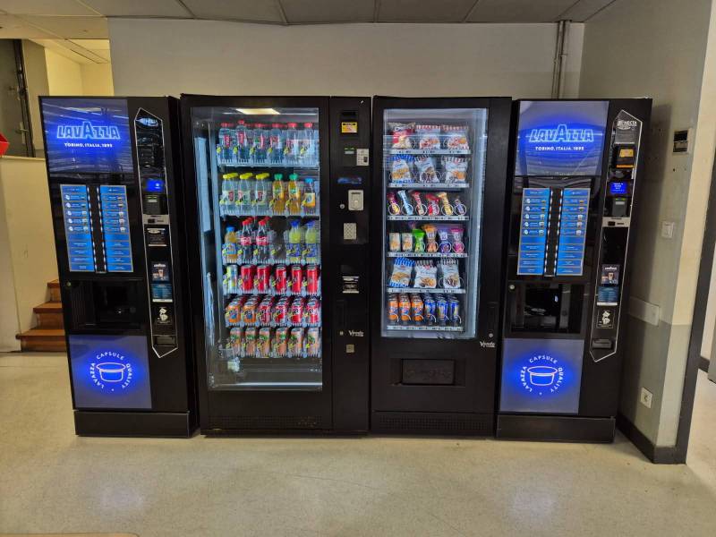  Installation de 4 distributeurs automatiques dans un supermarché Sète